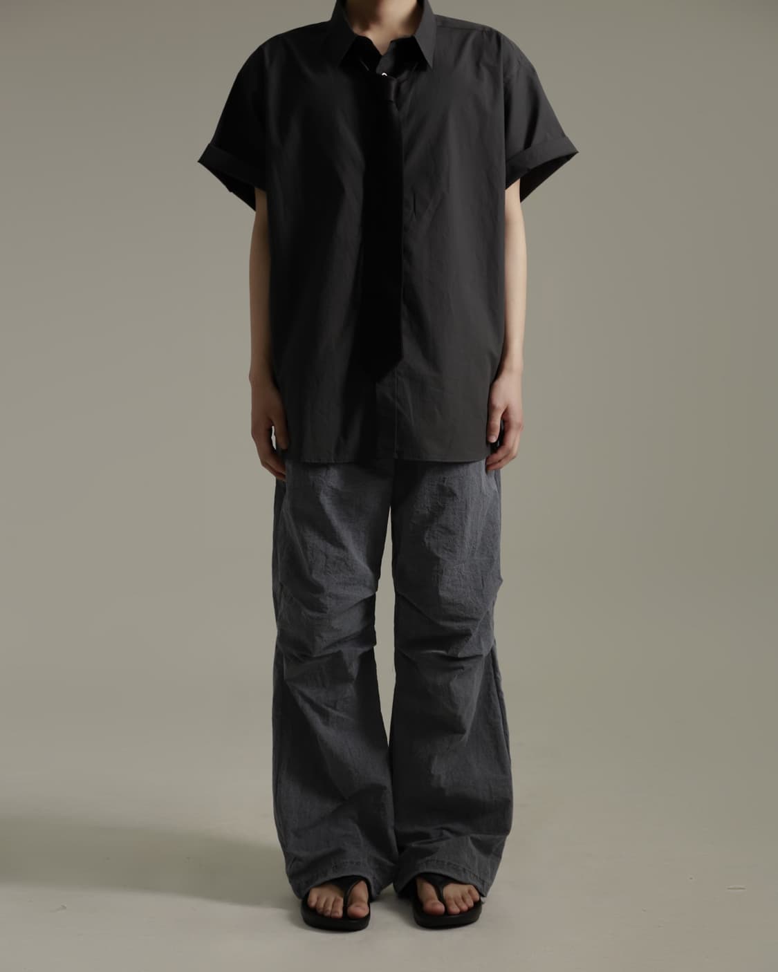 여운코리아 파라슈트 나일론 팬츠 (차콜) 상품이미지4