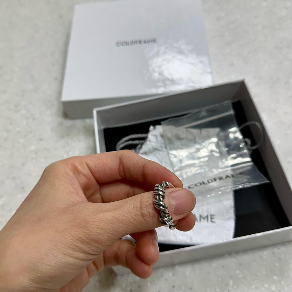 coldframe 콜드프레임 실버 꼬임 매듭 반지 상품이미지6