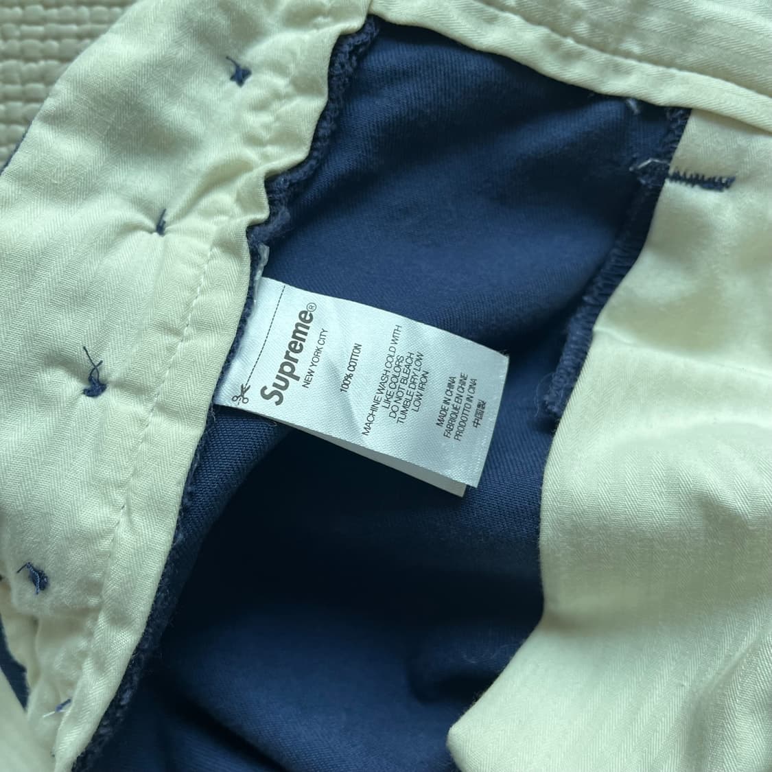 슈프림 핀업걸 치노 팬츠 네이비 상품이미지5