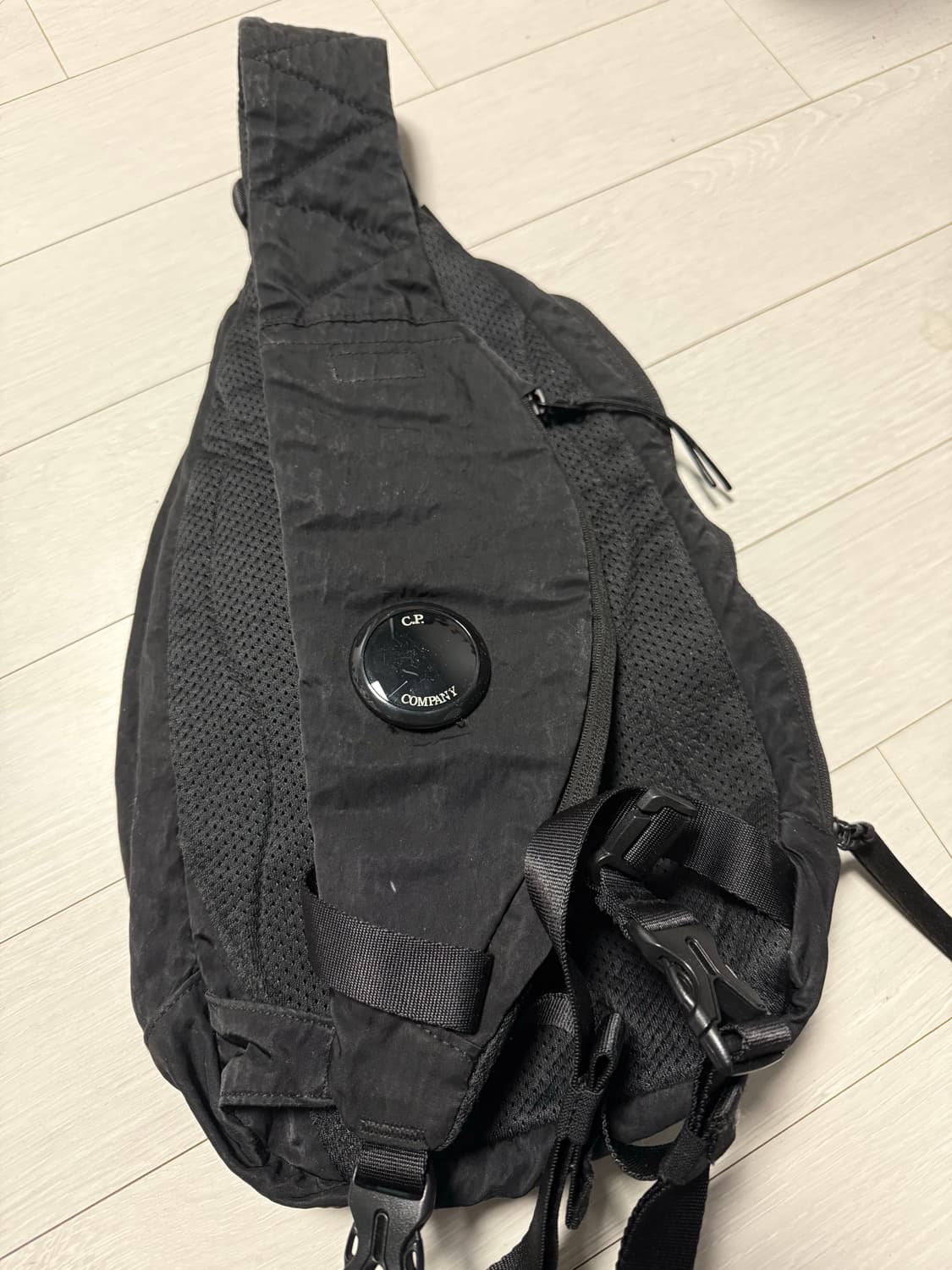 C.P. Company 슬링백 블랙 상품이미지2