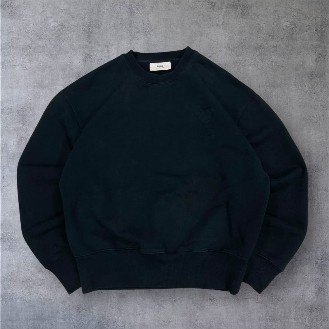 아미 블랙 컬러 하트 로고 맨투맨 상품이미지1