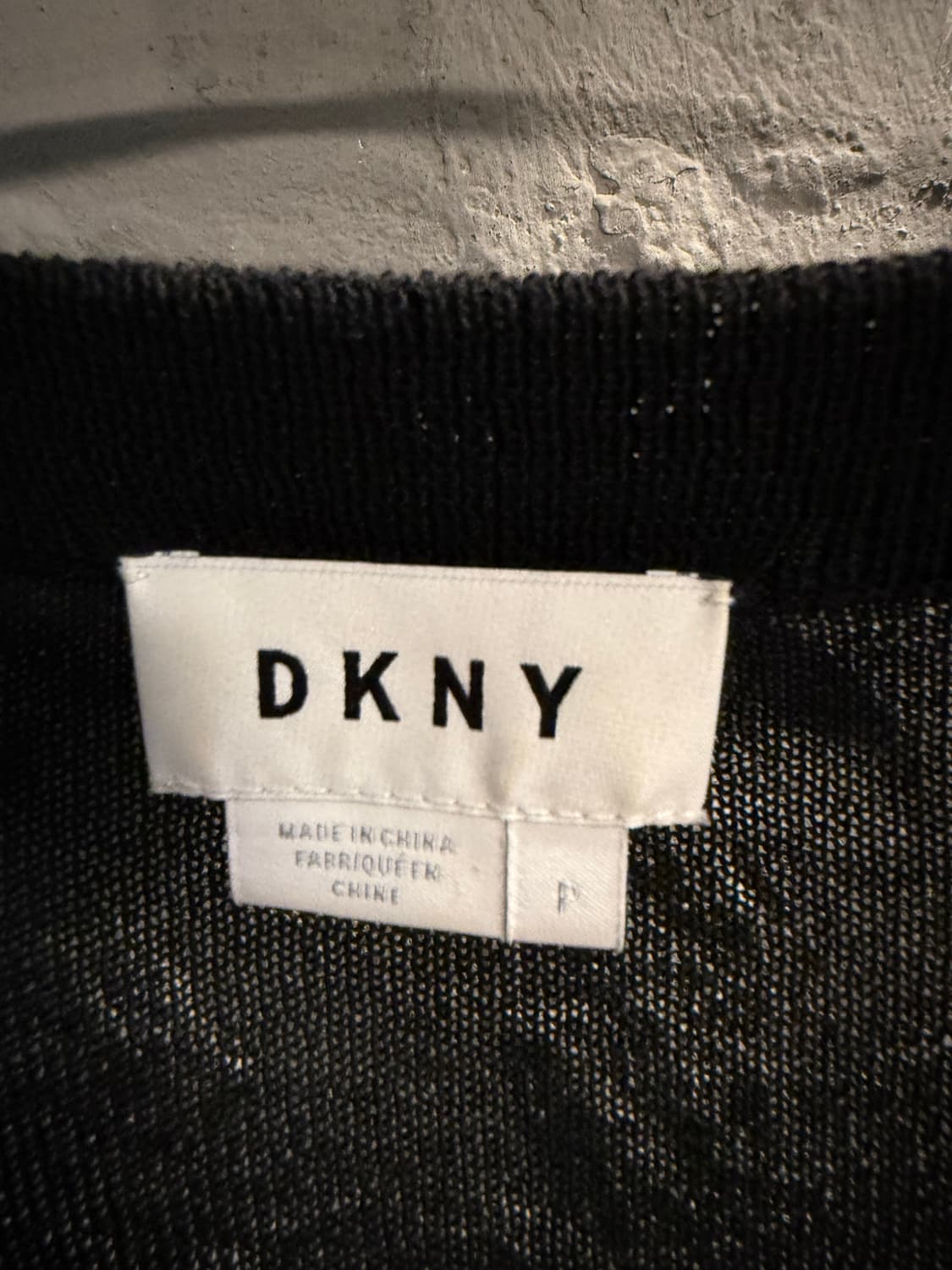 S 디케이엔와이 DKNY 브이넥 시스루 니트 블랙 상품이미지5