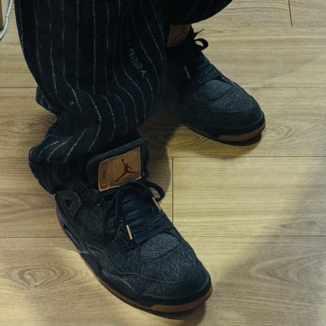 조던 4 x 리바이스 레트로 블랙 데님 (리바이스 택) 상품이미지5