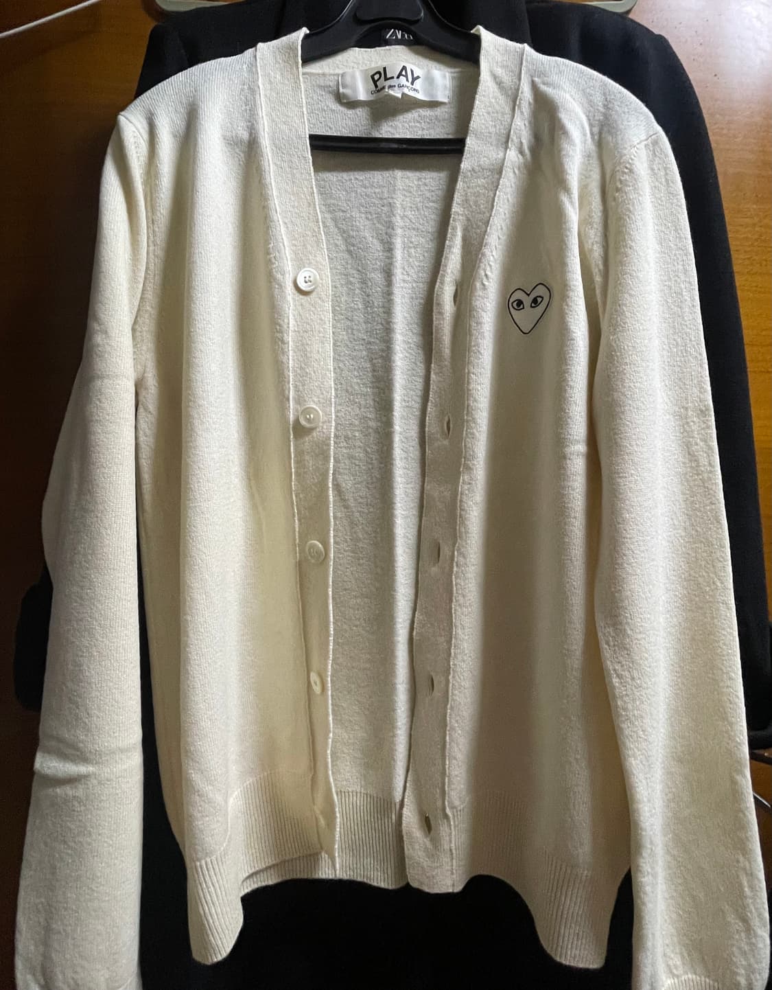 꼼데 가디건 화이트와펜 브이넥 상품이미지2