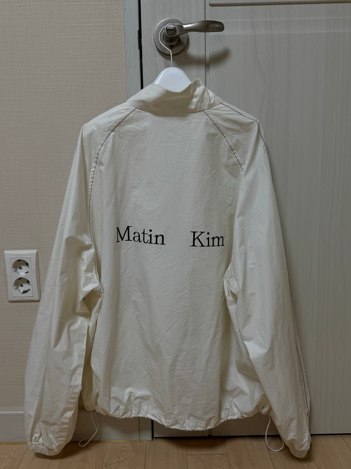 마뗑킴 LOGO COATING JUMPER IN IVORY 상품이미지4