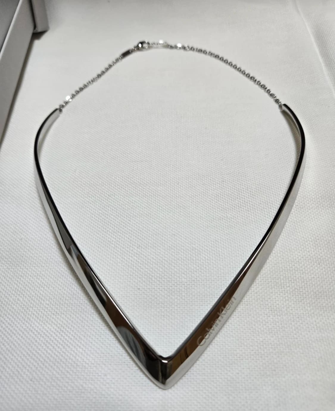 캘빈클라인 아웃라인 네크리스 뱅글초커 폴리쉬드 실버 유광브이 희귀 목걸이 상품이미지1