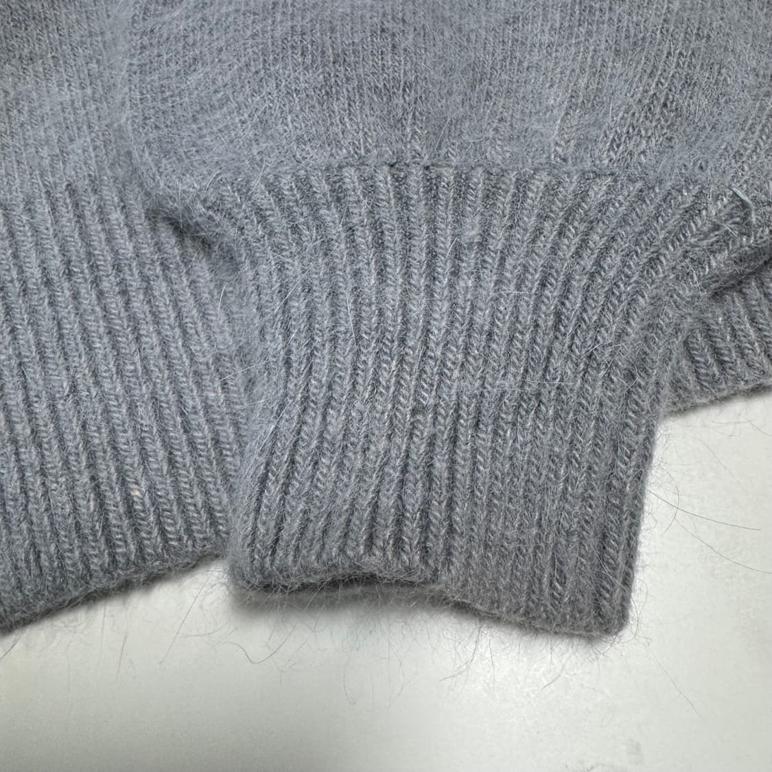 그레이 앙고라 긴팔 니트 스웨터 거의 새것 상품이미지3