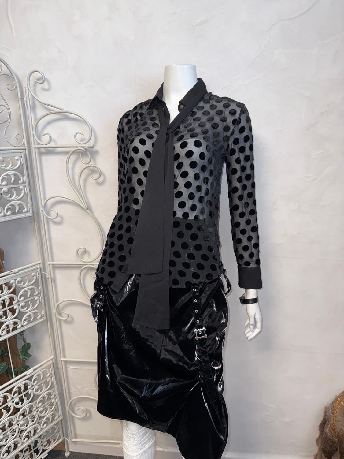 Black dot tie ribbon silk blouse 상품이미지1