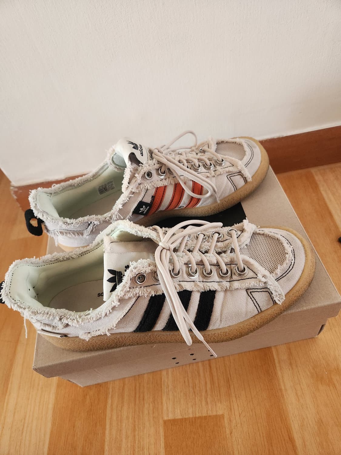 아디다스 x 송 포 더 뮤트 캠퍼스 80s 블리스 코어 블랙 275 상품이미지3