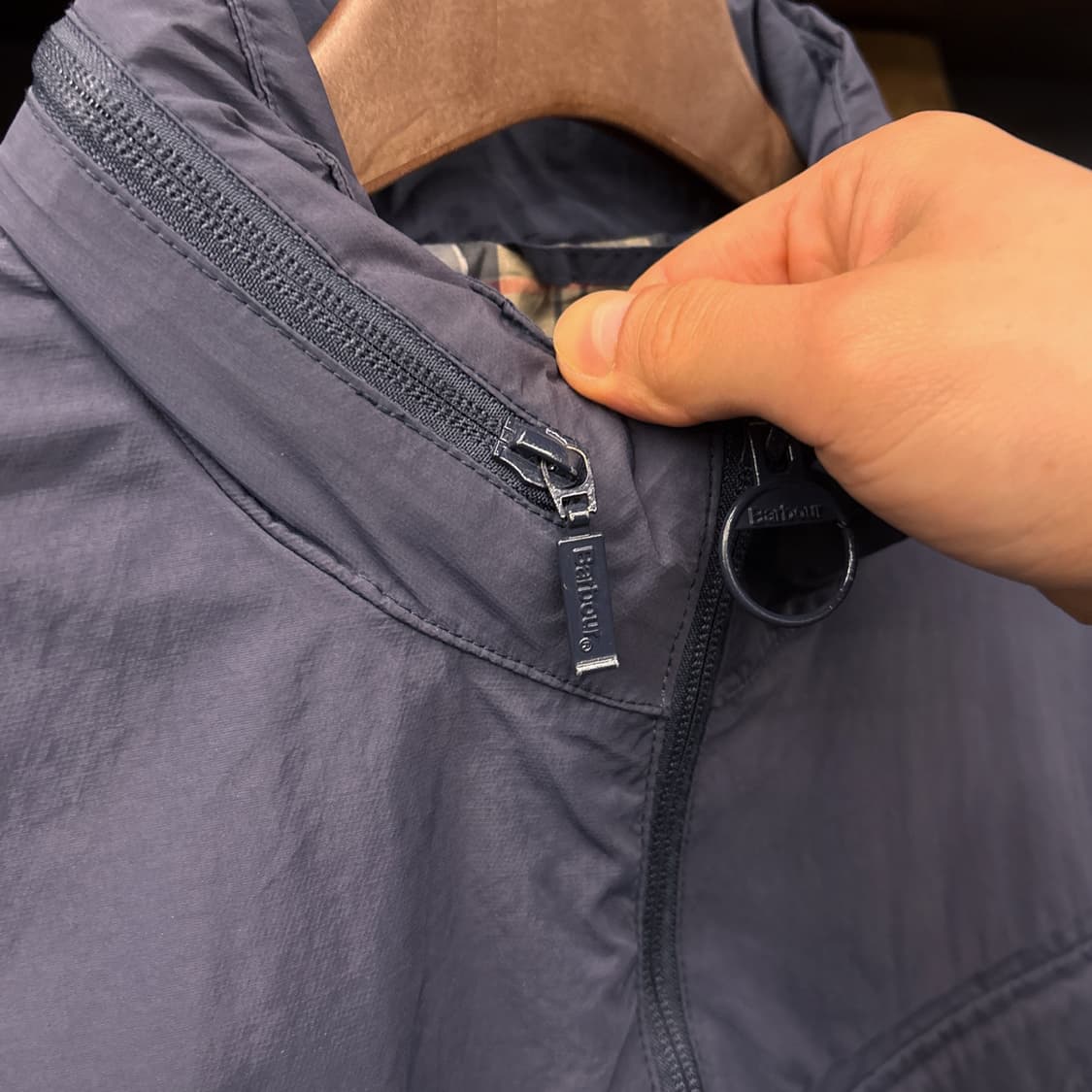 바버 엠블 유틸리티 시티포켓 워터프루프 자켓 잉키블루 N968 상품이미지6