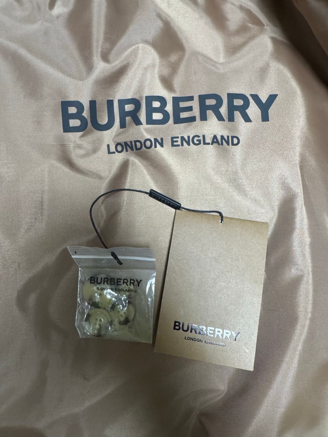 버버리 켄싱턴 트렌치코트 허니 40사이즈 상품이미지7