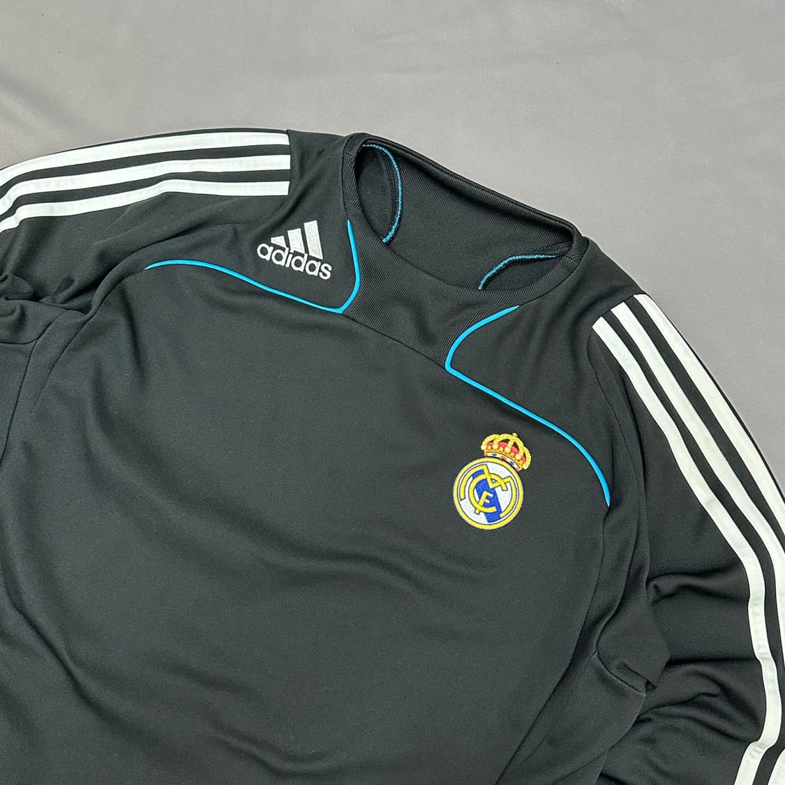 아디다스 00s 올드스쿨 레알마드리드 스웨트 100 상품이미지4