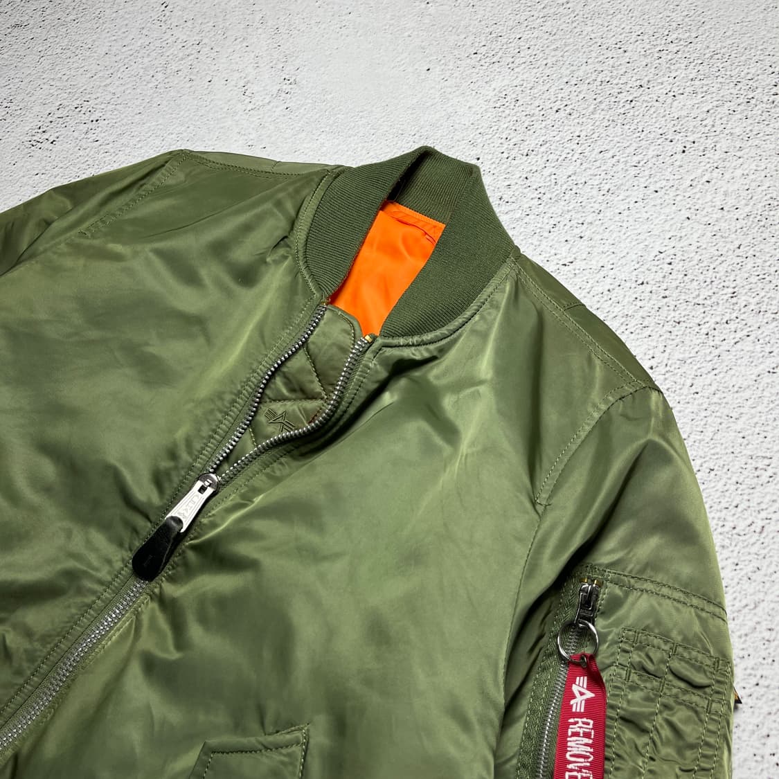 Alpha Industries MA-1 Flight Jacket 상품이미지3
