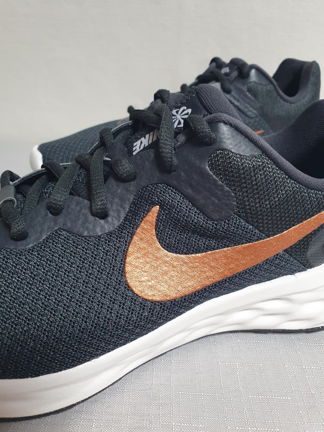 나이키 레볼루션6 다크스모크 그레이 NN 메탈릭코퍼 250mm 상품이미지7