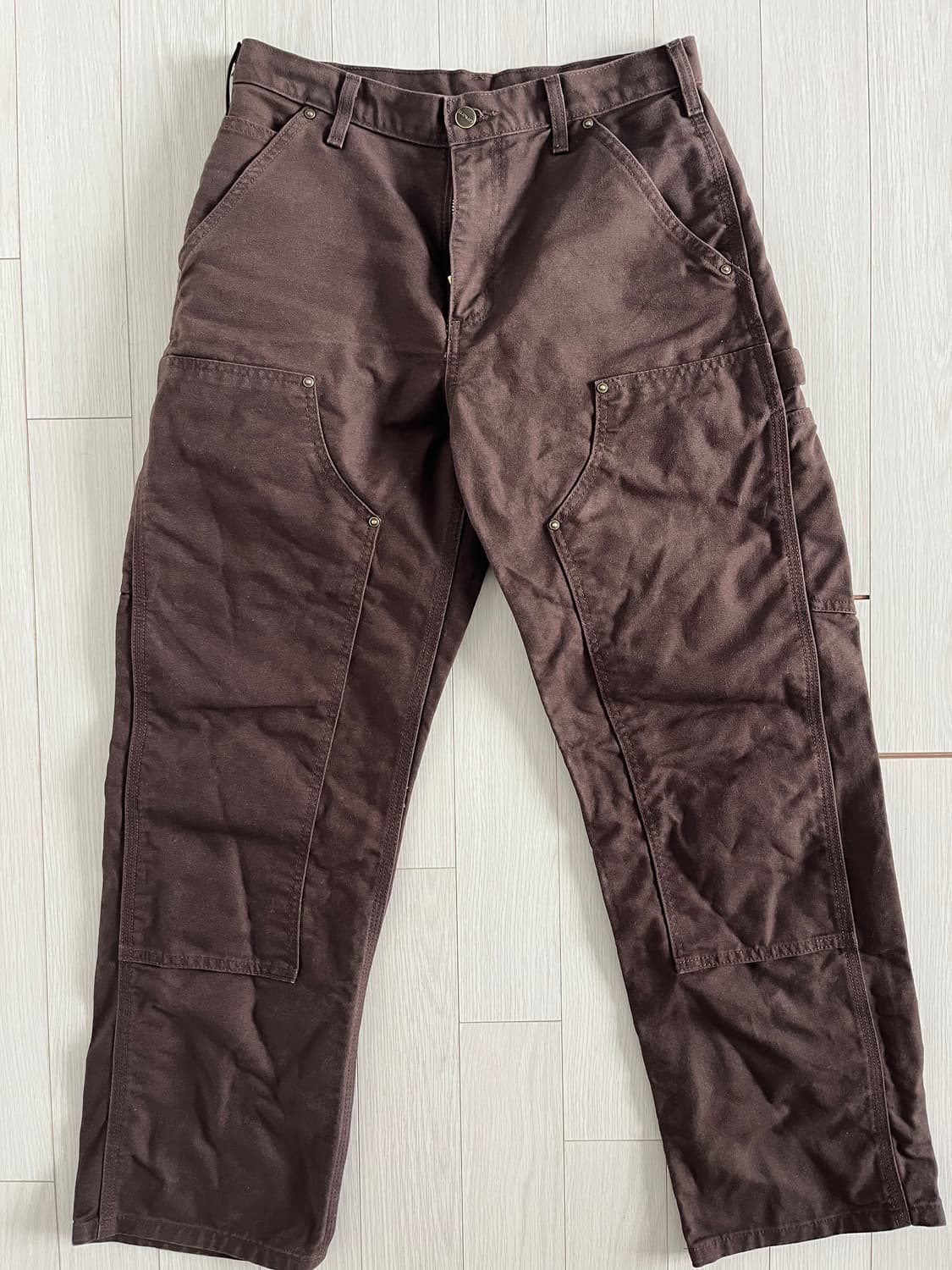 칼하트 B136 다크브라운 더블니 30x30 상품이미지2