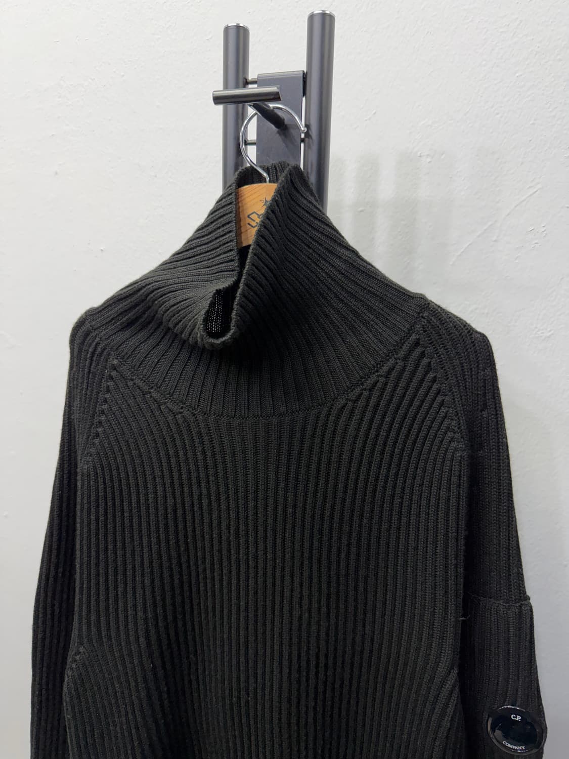 정품) CP컴퍼니 신형 렌즈 터틀넥 골지 니트 54 상품이미지3