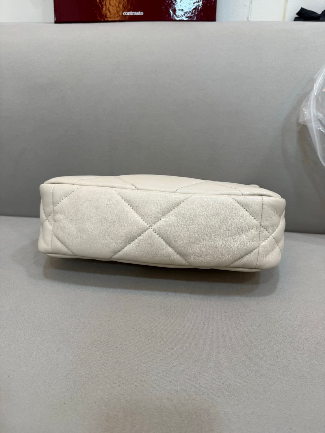 샤넬 19백 30번대 미디움 숄더백 상품이미지8