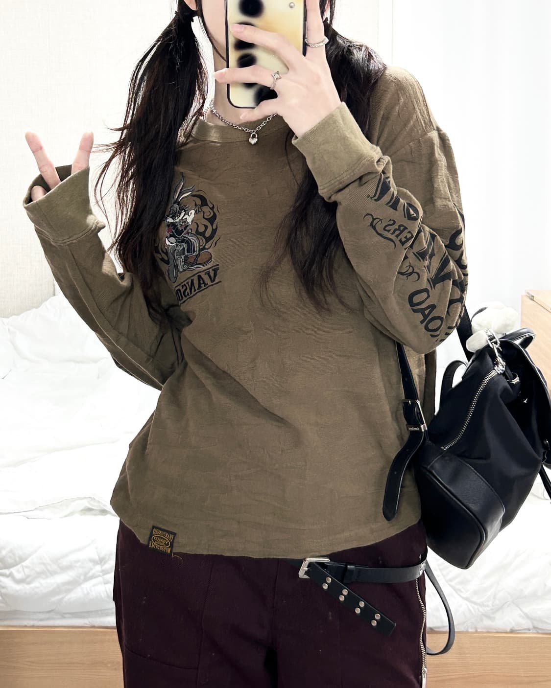 밴슨 x 루니툰즈 빅로고 카키 롱슬리브 상품이미지5