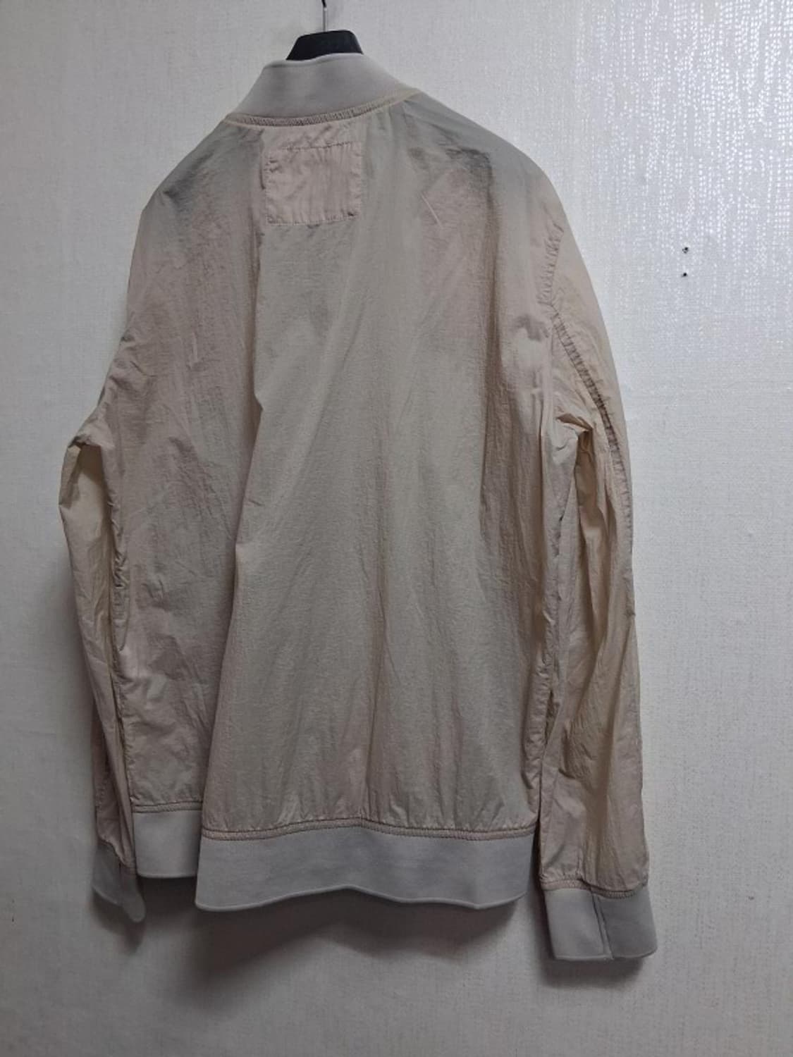  게스 베이지 바람막이점퍼 L
원산지 중국제 상품이미지2