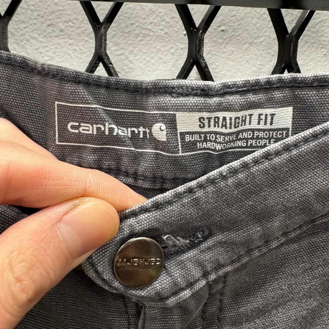 칼하트 스트레이트 핏 워크 팬츠 후면 포켓 로고 포인트 그레이 상품이미지6