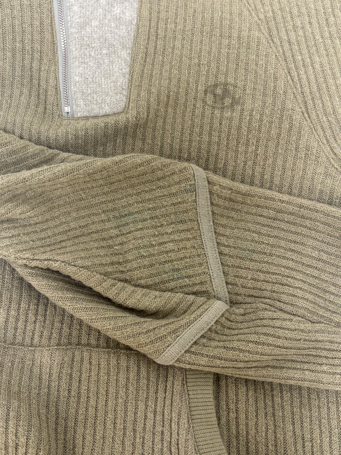 산산기어 리브드 후디 니트 1사이즈 카키 상품이미지3