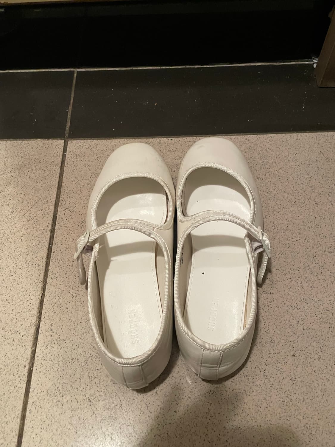 슈펜 뉴 스윗버튼 메리제인 플랫슈즈 1cm white 상품이미지5