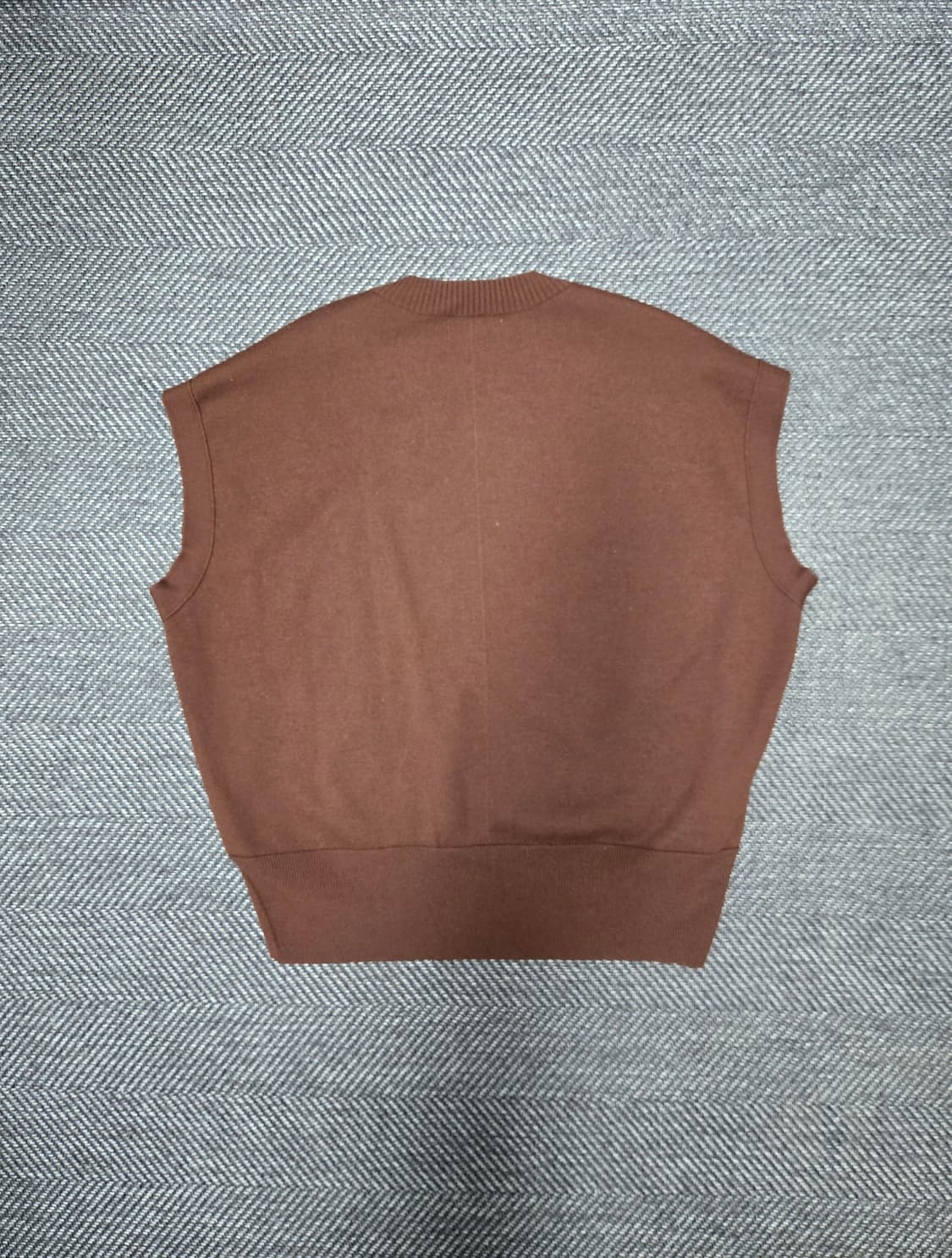 한섬 시스템 22ssSYSTEM 브랜드의 브라운 컬러 패턴 니트 베스트 상품이미지2