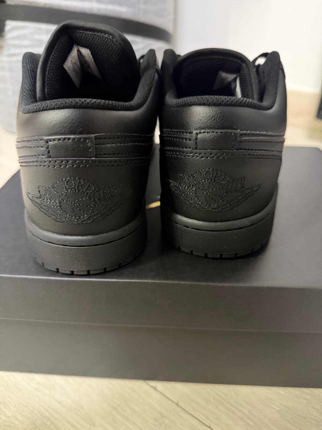 나이키 에어 조던 1 로우 블랙 새제품 상품이미지3