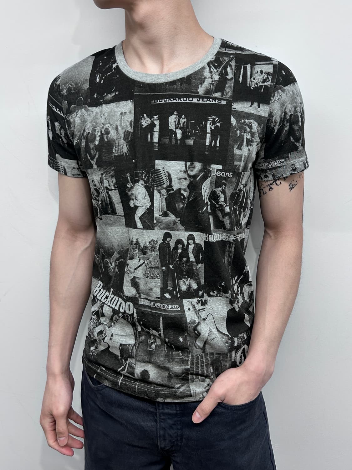 버커루 뉴스 페이퍼 그래픽 반팔 상품이미지1