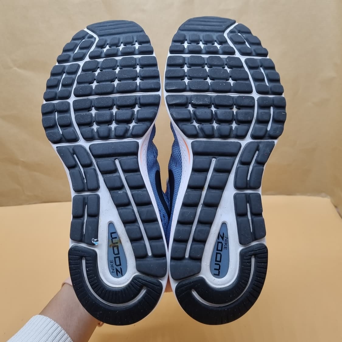 나이키 에어 줌 보메로12 운동화250  상품이미지3