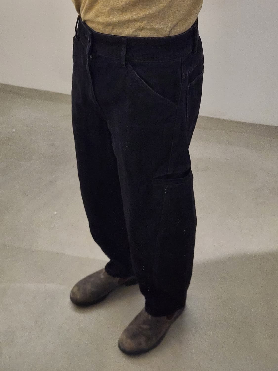 르메르 트위스티드 데님 팬츠 블랙 상품이미지4