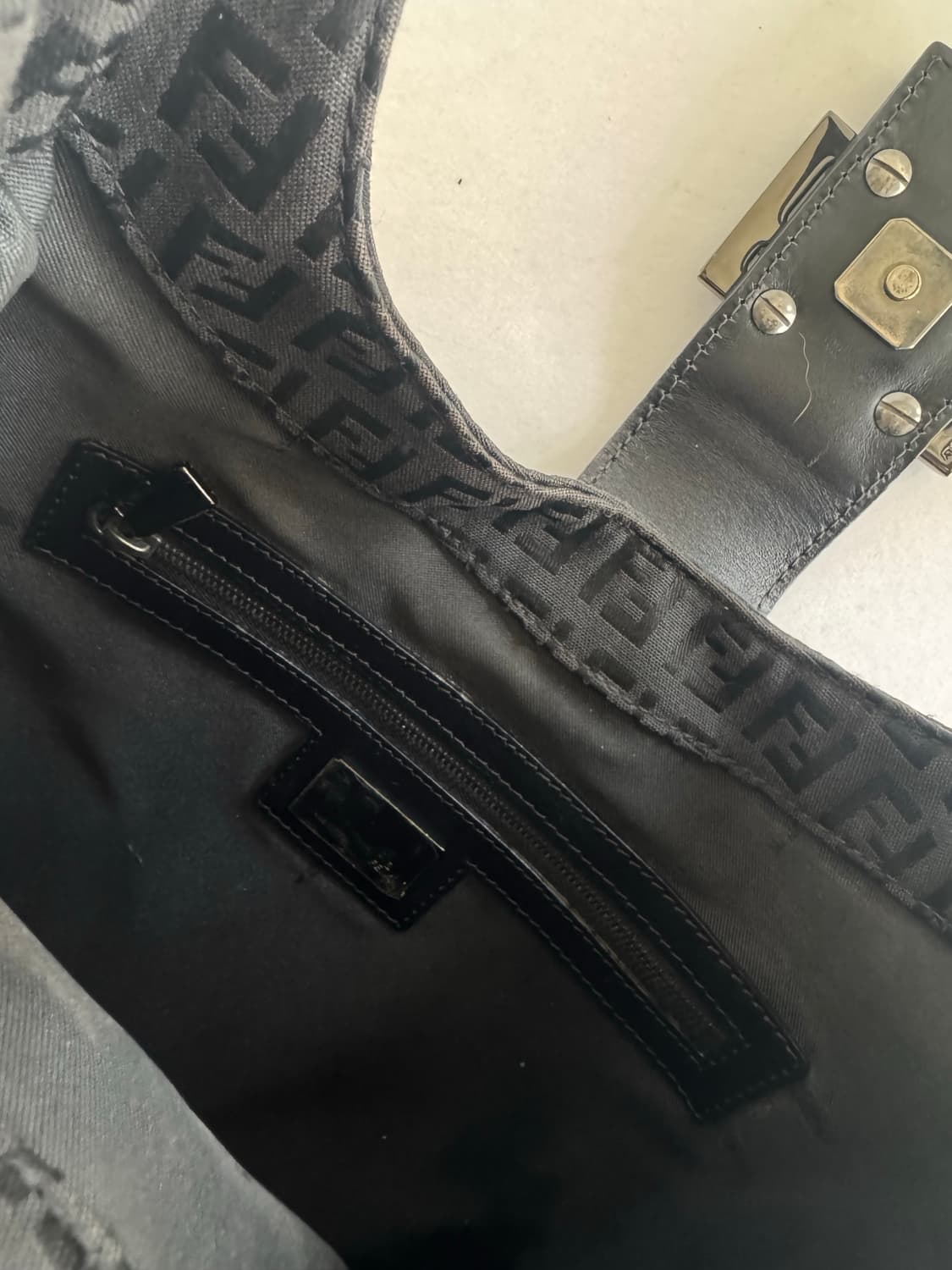 FENDI Zucca Hobo Bag 펜디 주카 호보백 상품이미지7