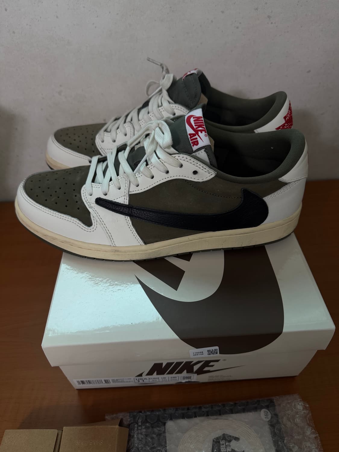 조던1 x 트래비스 스캇 리버스 올리브 상품이미지4