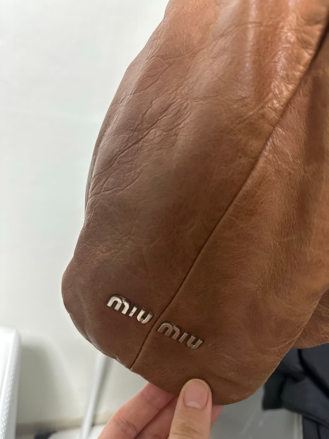 미우미우 크로스백겸 핸드백 상품이미지2