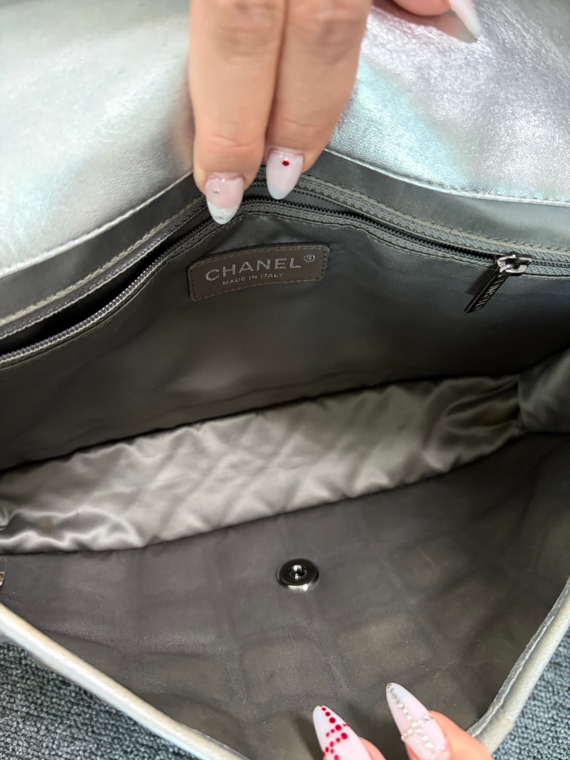 샤넬 실버 아이스 큐브 플랩백 리미티드 에디션 상품이미지7