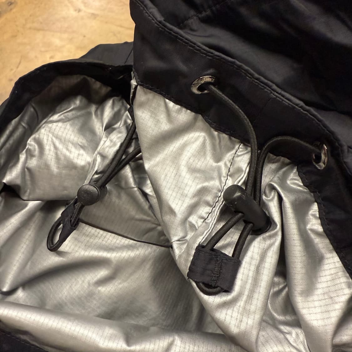 [정품/105] 아식스 블랙 바람막이 후드 자켓 b18 상품이미지7