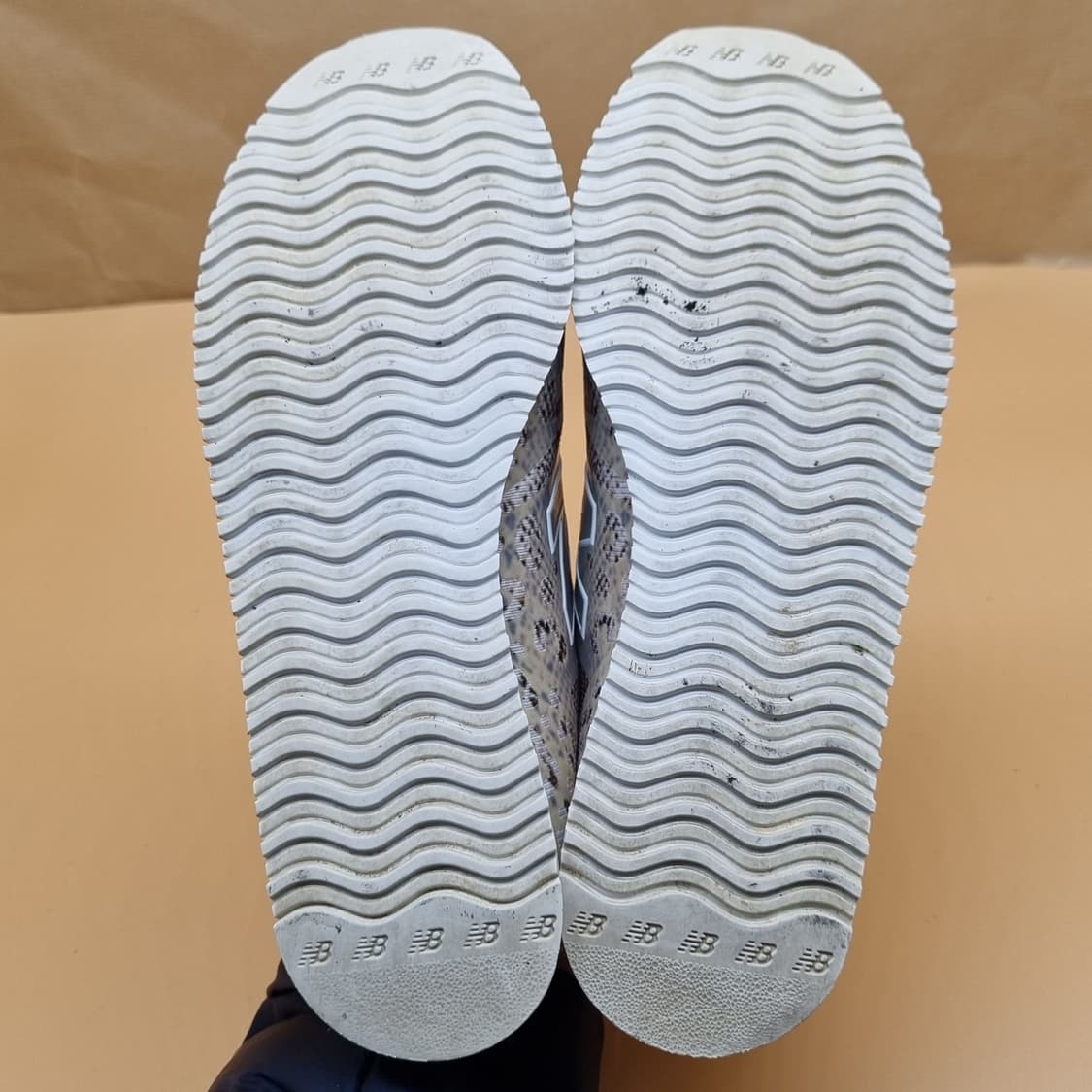 뉴발란스 420 뱀피 운동화245. 상품이미지3