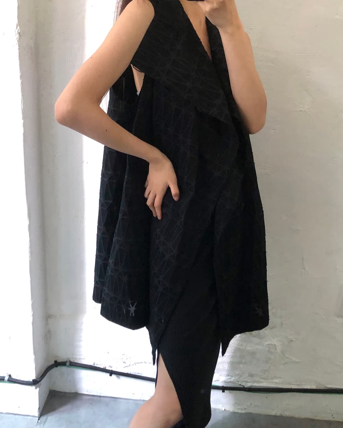 ISSEY MIYAKE 이세이 미야케 언발란스 드레이프 슬리브리스 원피스 상품이미지1