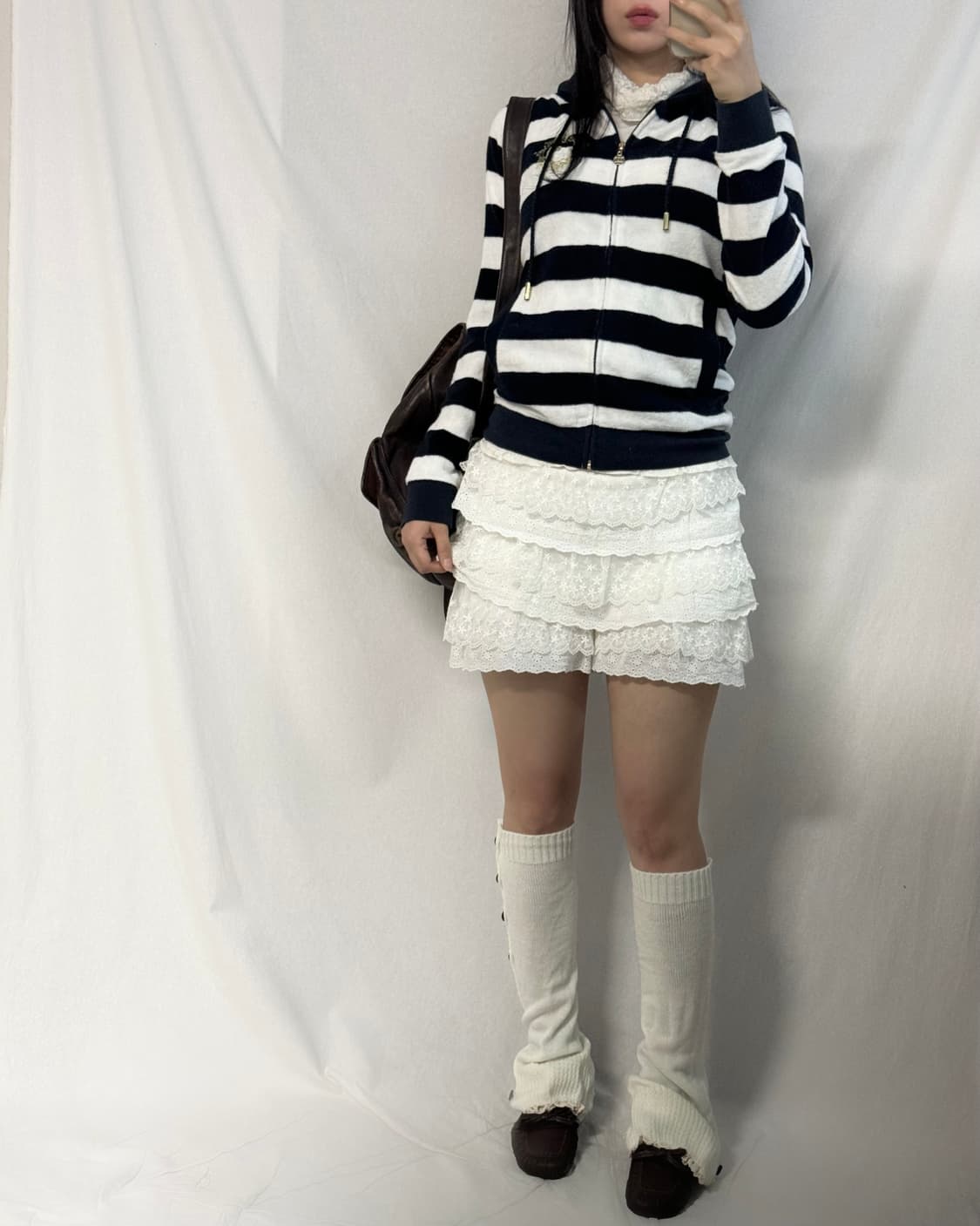 헬로키티x라디 플리스 퍼 스트라이프 패턴 자수 후디드 집업 상품이미지4