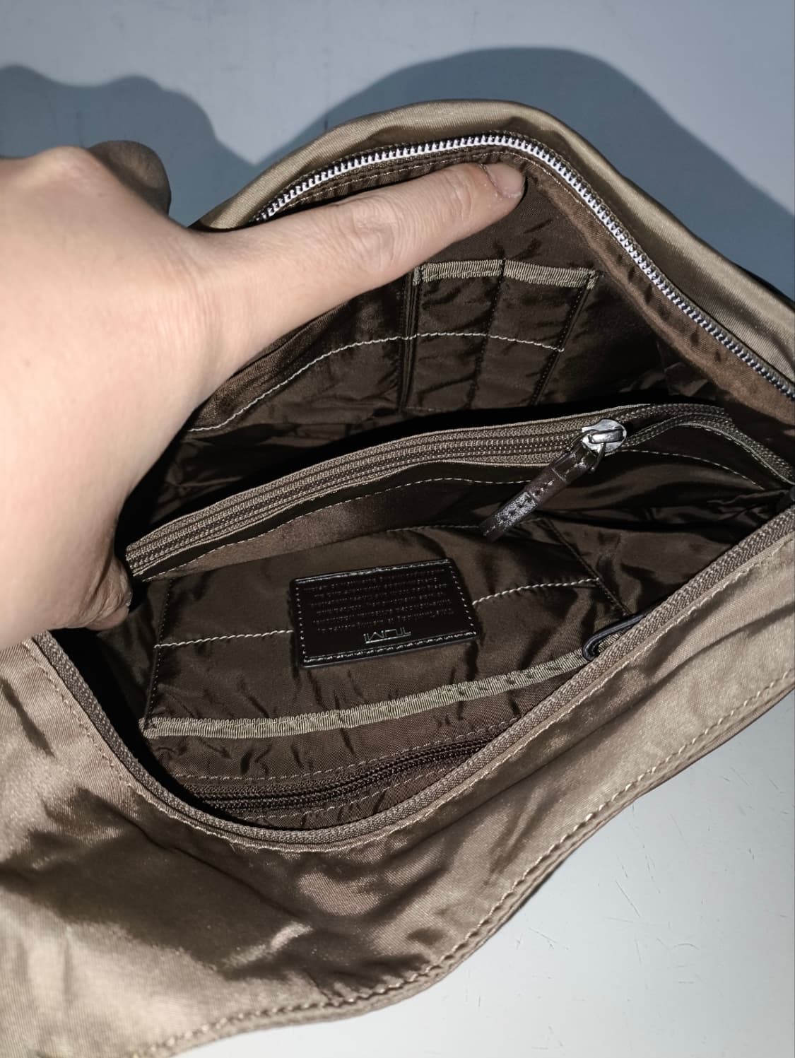 투미 보야져 수마트라 크로스백 상품이미지6