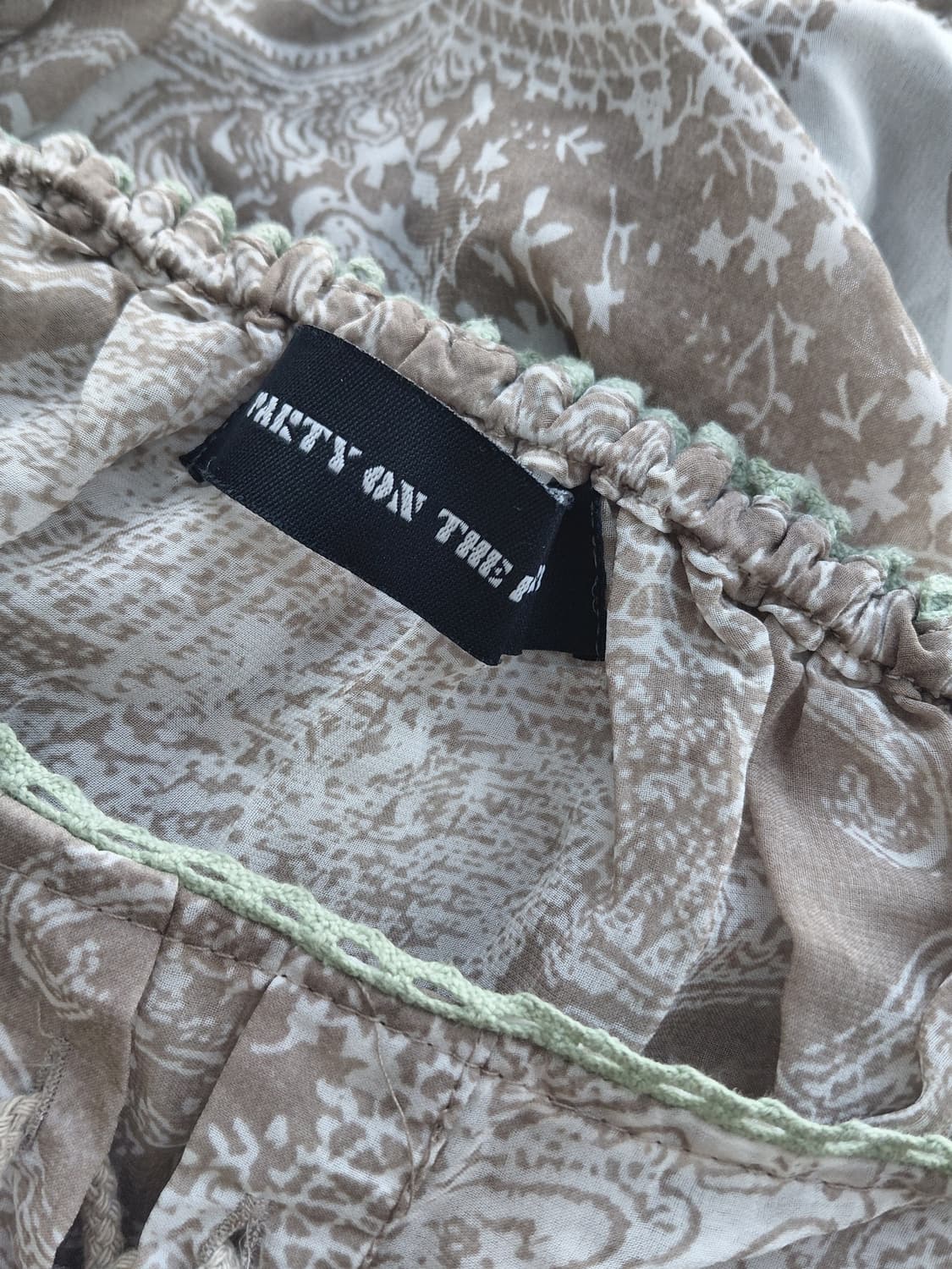 [히피룩] 페이즐리 패턴 시폰 블라우스 프릴 장식 상품이미지5