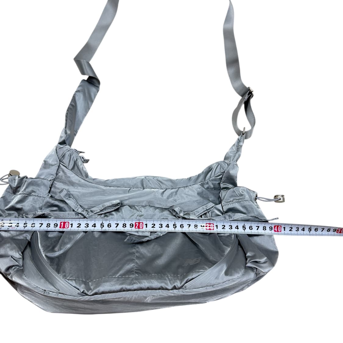 뉴발란스 글로시 리본 호보백 크로스백 가방 실버 상품이미지7