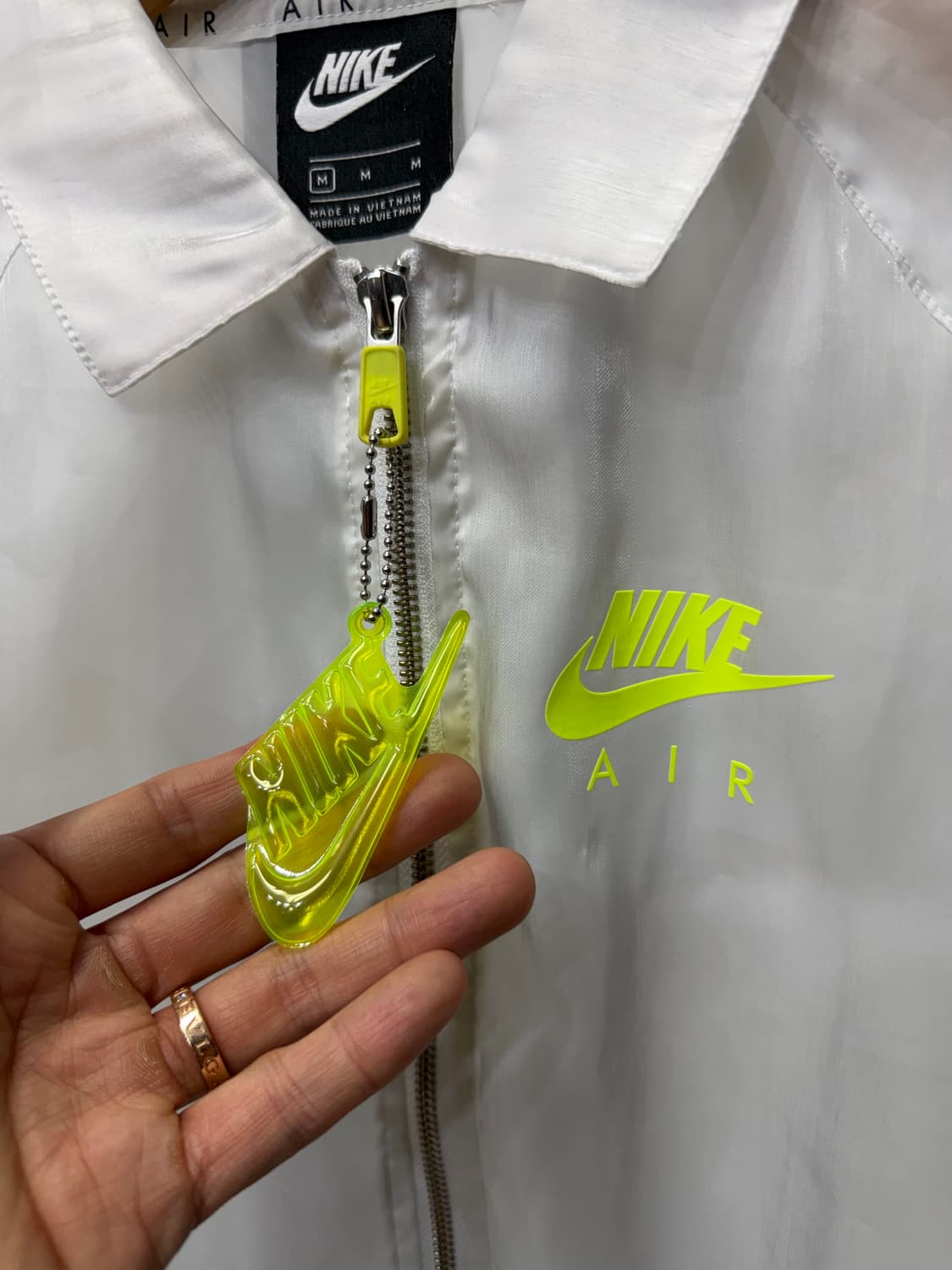 정품) 나이키 여성 AIR 화이트 바람막이 M 상품이미지3