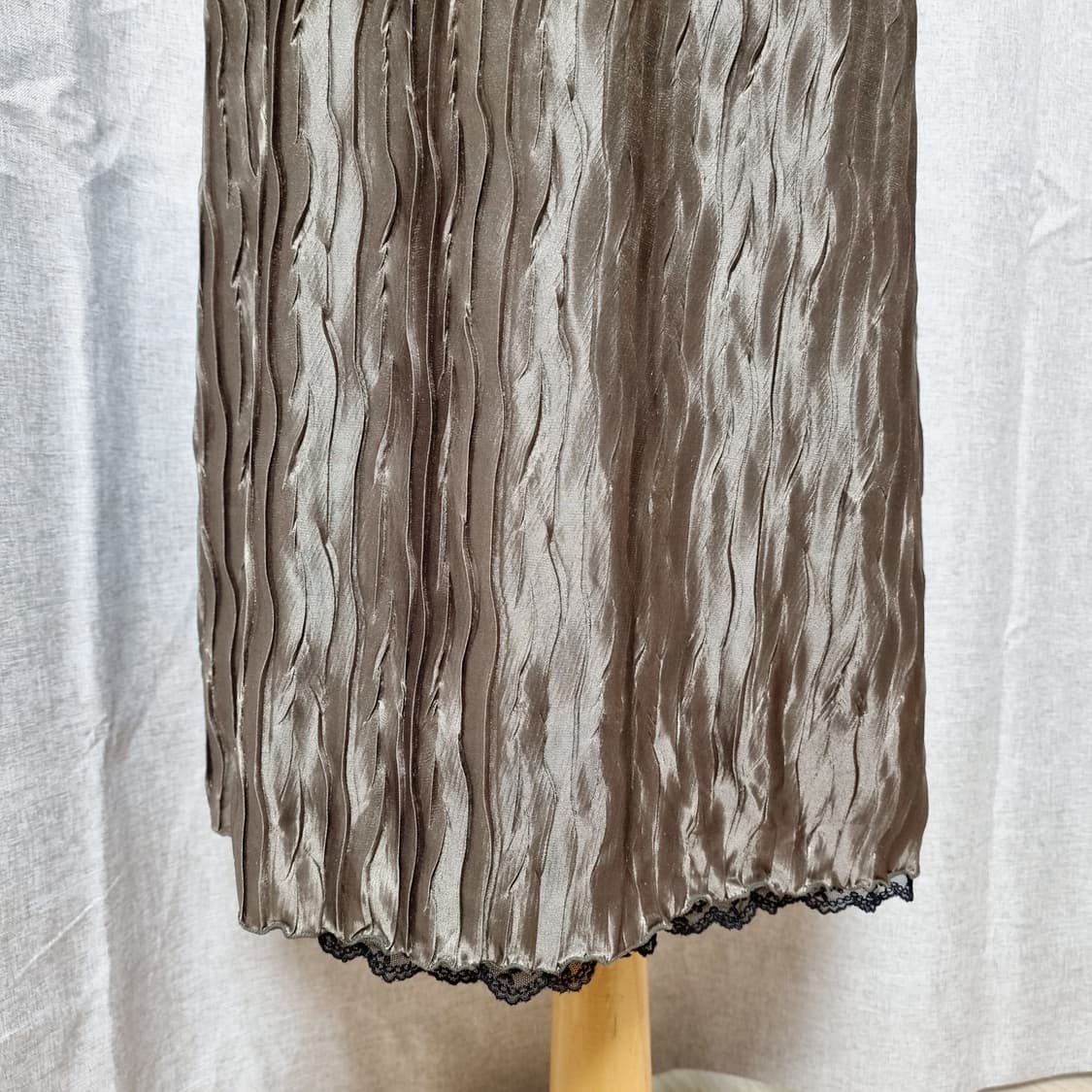 엑시즈팜 원피스 새틴 물결 롱원피스 카키색 (미디움) 새상품 상품이미지6