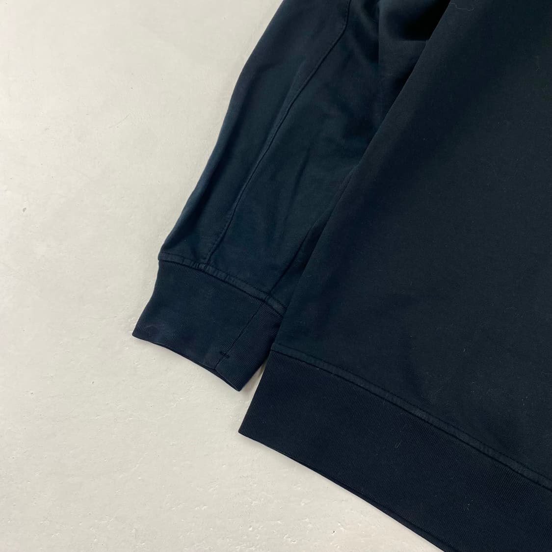 C.P 컴퍼니 렌즈 블랙 롱 슬리브 (105) 상품이미지4