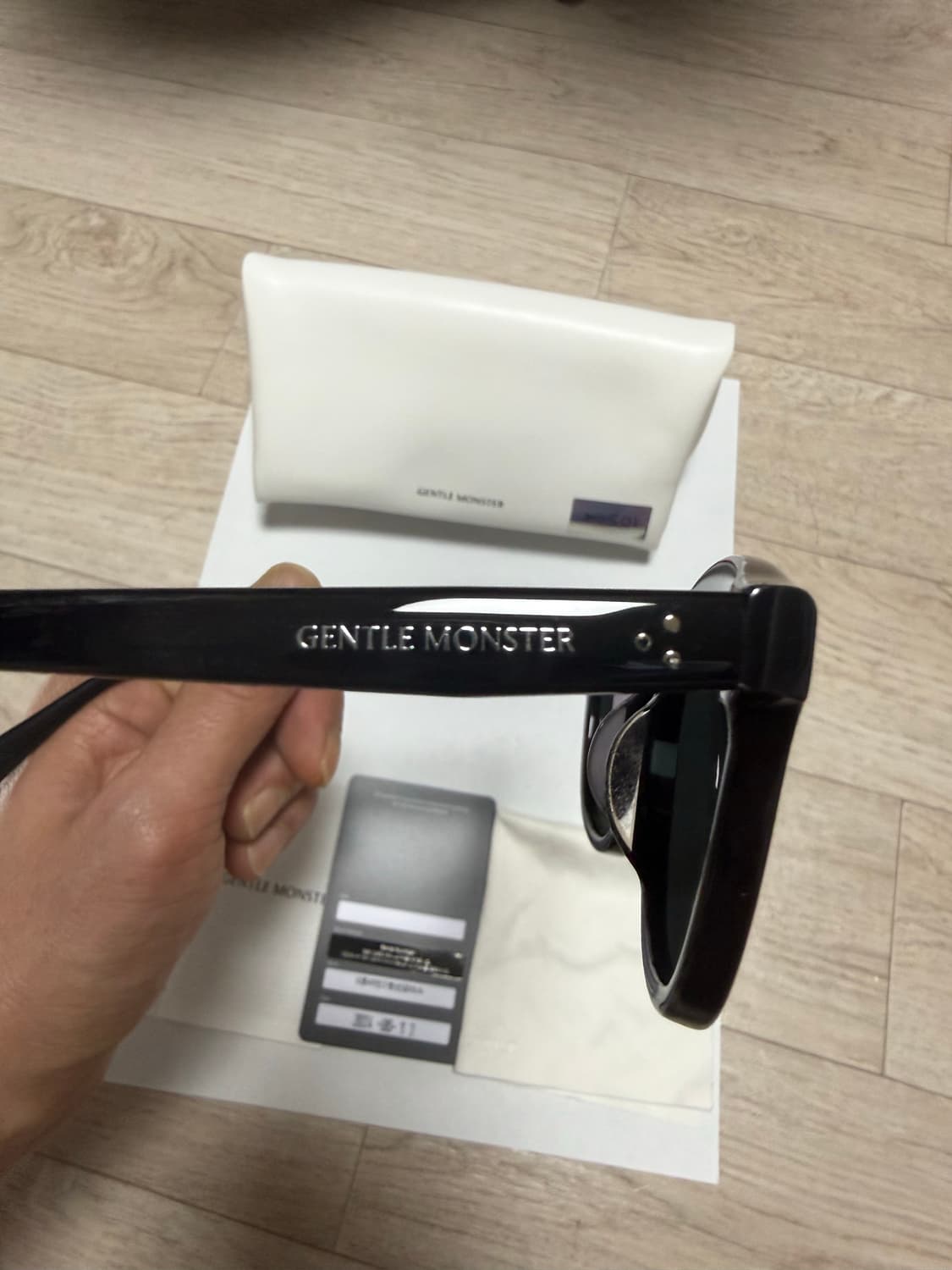 젠틀몬스터 제이드(01)팝니다. 상품이미지3