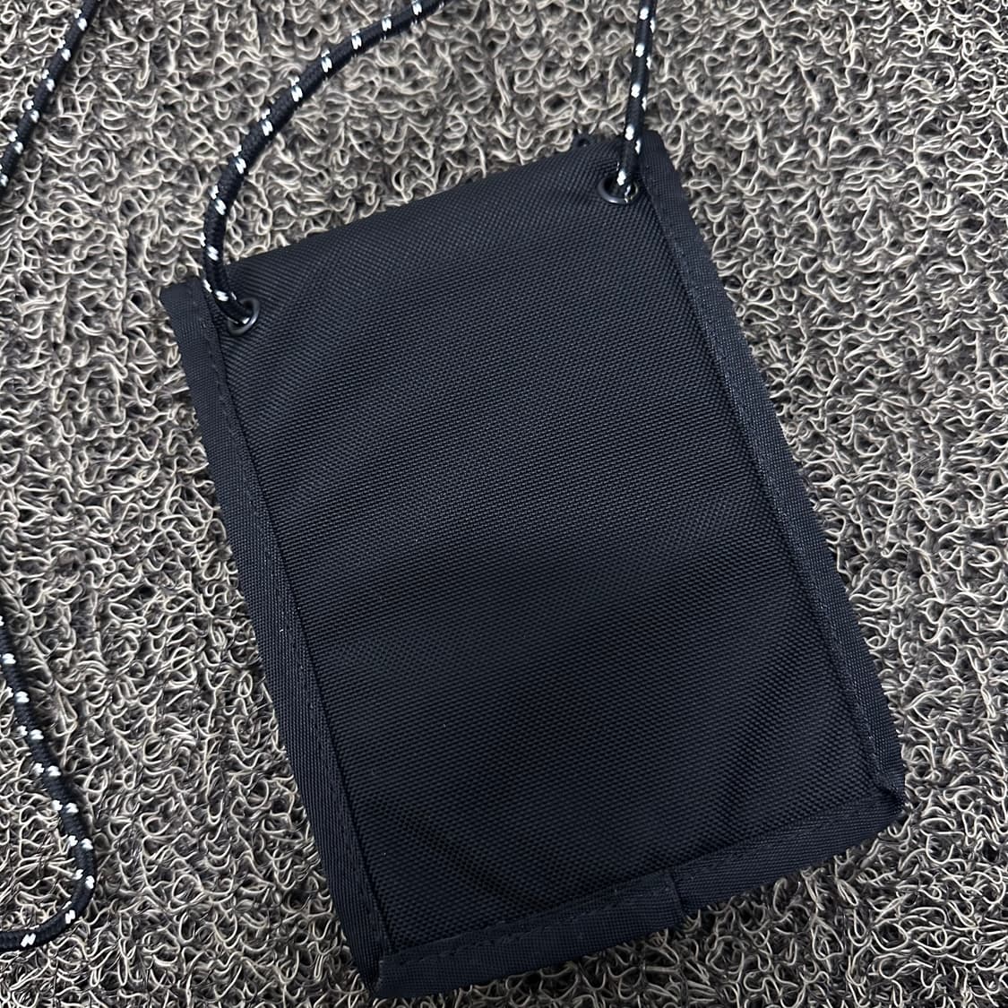 뉴발란스 미니 크로스백 가방 블랙 상품이미지7