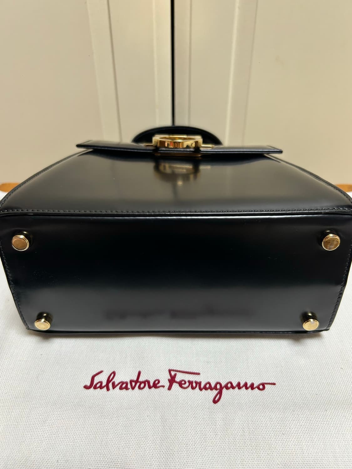 Ferragamo 페라가모 켈리백/아이코닉 탑핸들(스몰) 상품이미지4