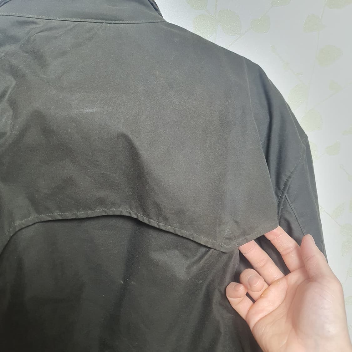 폴로 랄프로렌 왁스드 바라쿠타 자켓 판매합니다. 상품이미지9