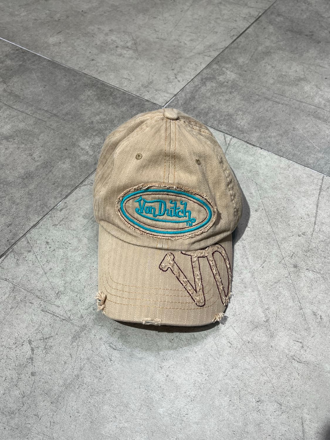 Von dutch 로고 자수 데미지 볼캡 상품이미지2